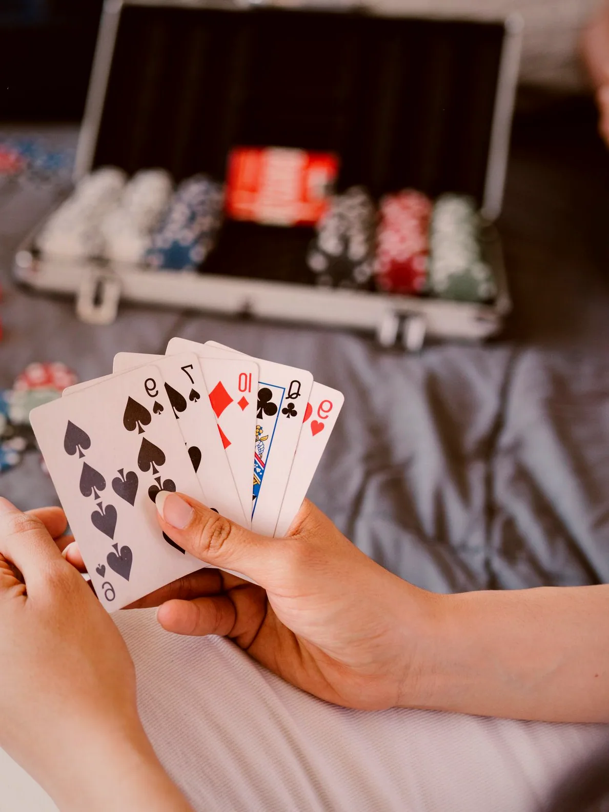 A round of euchre part-way through